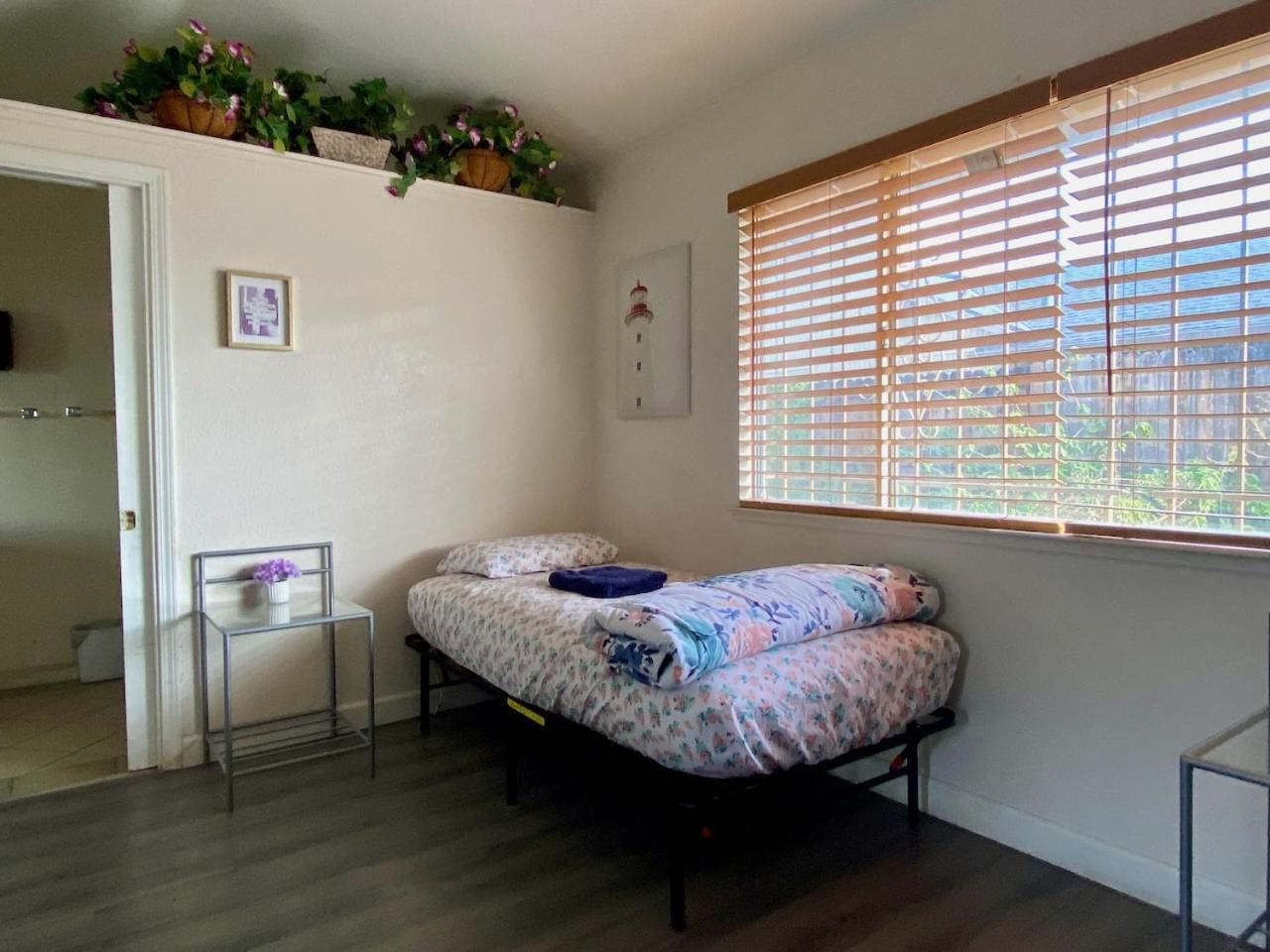 Hostel Whole Family - Wolfgram Elk Grove Exteriér fotografie