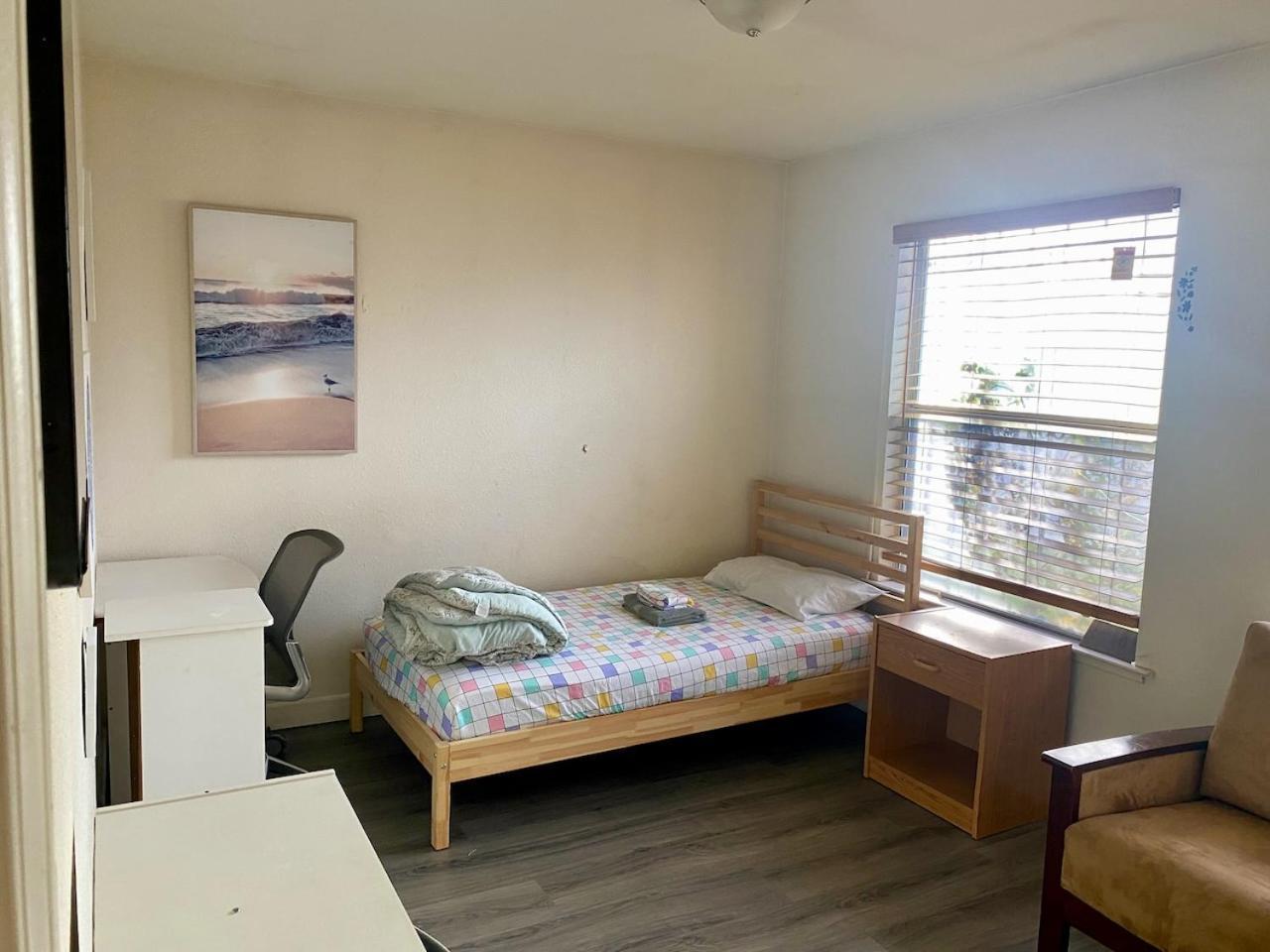 Hostel Whole Family - Wolfgram Elk Grove Exteriér fotografie