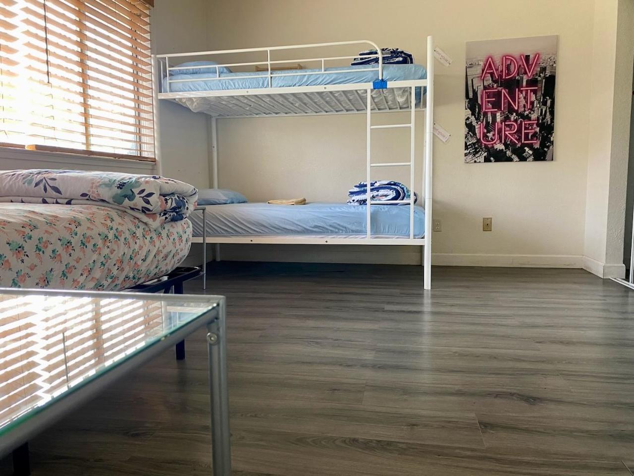 Hostel Whole Family - Wolfgram Elk Grove Exteriér fotografie