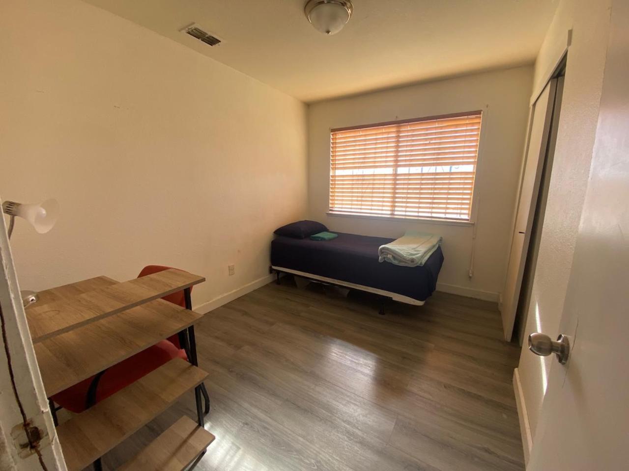 Hostel Whole Family - Wolfgram Elk Grove Exteriér fotografie