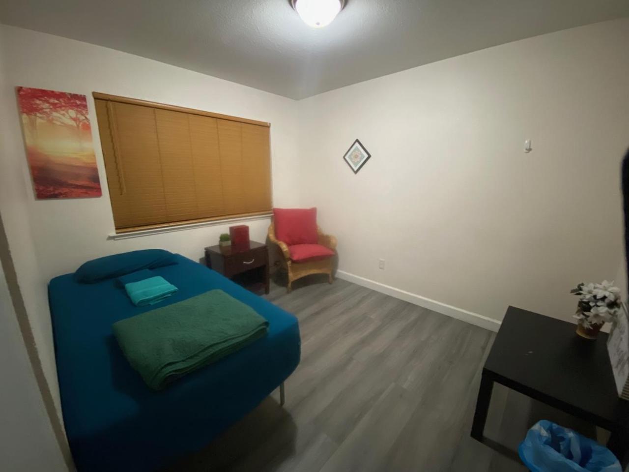 Hostel Whole Family - Wolfgram Elk Grove Exteriér fotografie